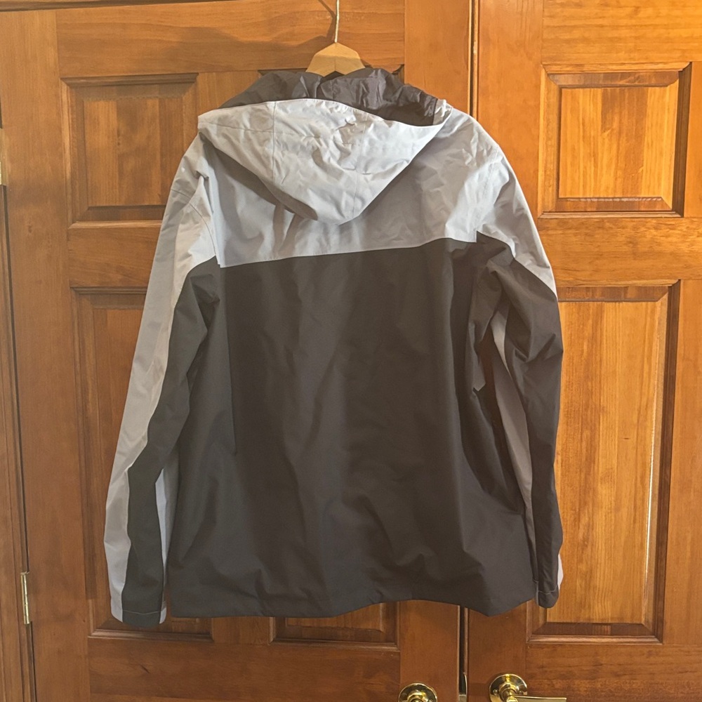 Columbia Gray and Black Ski Jacket - Picture 12 of 16
